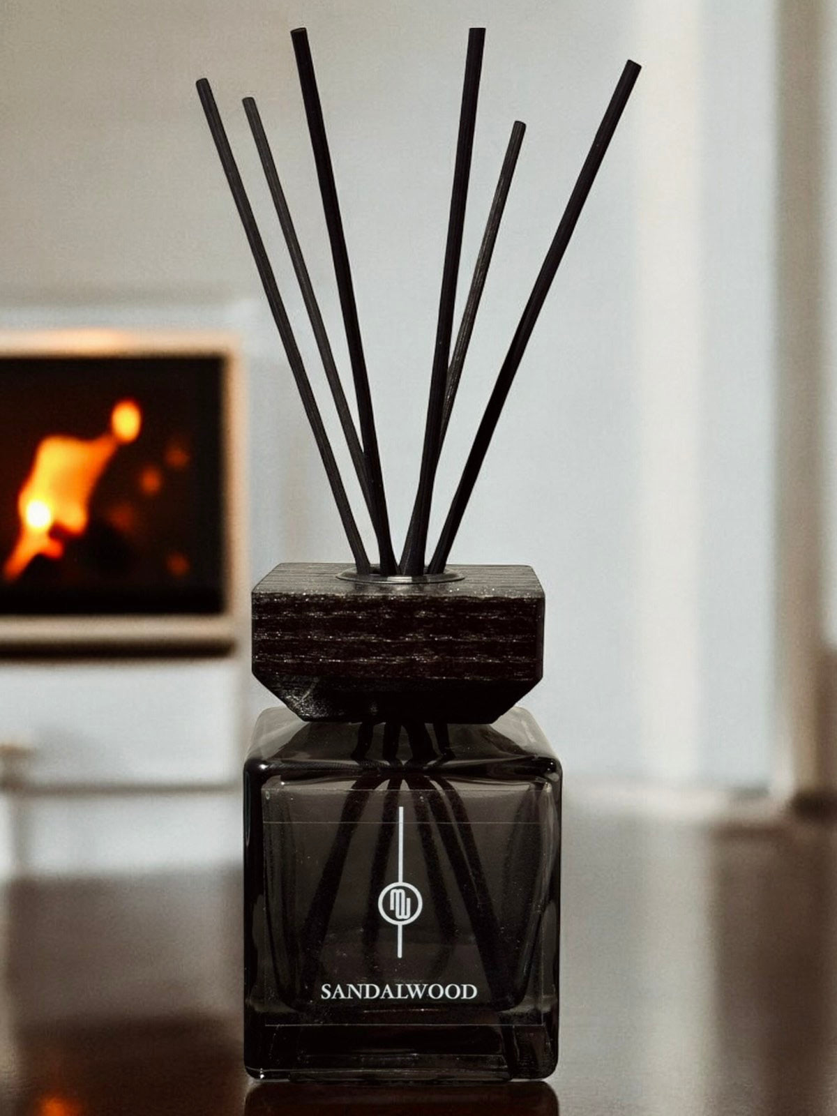 ΑΡΩΜΑΤΙΚΟ ΧΩΡΟΥ ΜΕ ΣΤΙΚΣ ΤΕΤΡΑΓΩΝΟ ΓΥΑΛΙΝΟ ΜΑΥΡΟ - REED DΙFFUSER 150ML